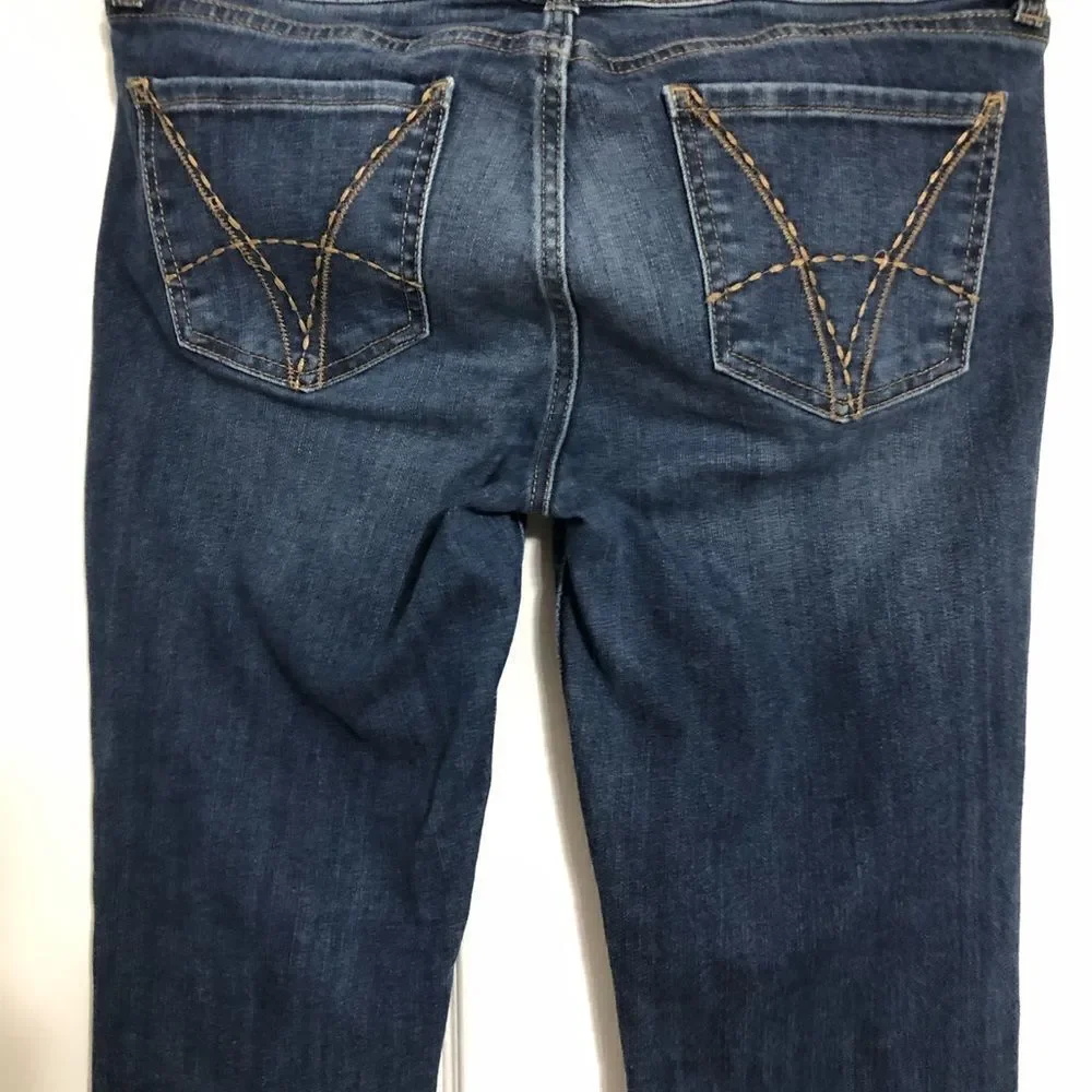 Kut from the Kloth‎ women's size 6 straight leg medium to dark wash